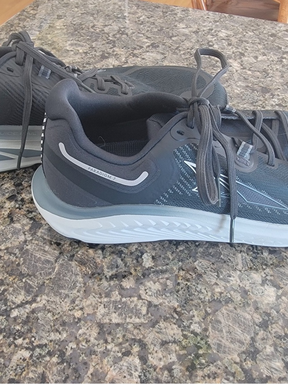 Altra Men's Paradigm 7 EUC 10.5 - Picture 5 of 7